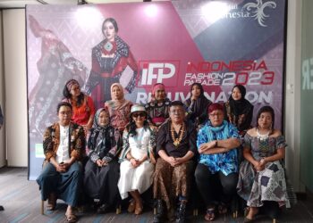 Foto: para desainer di acara Road to Indonesia Fashion Parade (IFP) 2023, kemarin, Ahad (26/2/2023). di Jakarta