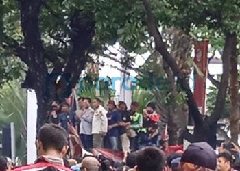 Kadishub DKI Jakarta Menemui Massa Aksi Tolak ERP