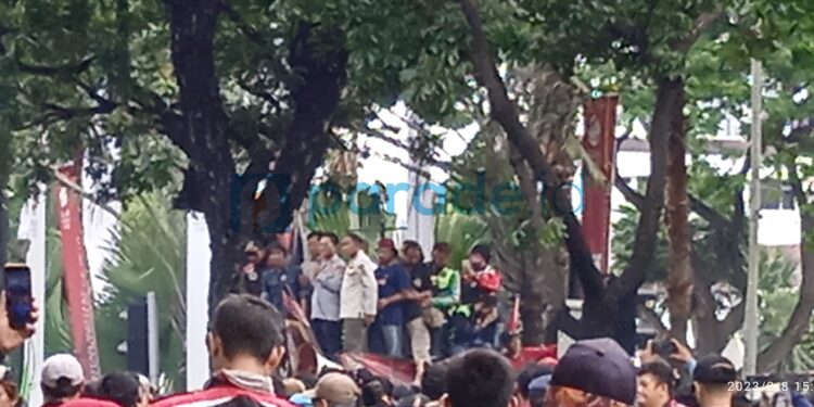 Kadishub DKI Jakarta Menemui Massa Aksi Tolak ERP