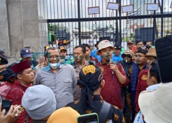 Gagal Bertemu Pimpinan DPR, Massa PABPDSI Berencana Melakukan Aksi Kembali