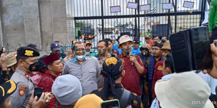 Gagal Bertemu Pimpinan DPR, Massa PABPDSI Berencana Melakukan Aksi Kembali
