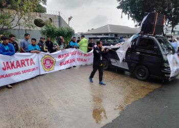 Aksi Damai GEPRINDO dan Karang Taruna di Kantor Perusahaan Otomotif