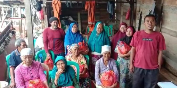 LSM PJTR Berbagi di Cilincing, Ketua RT Mengucapkan Terima Kasih