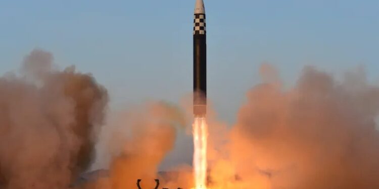 Korut Menembakkan “Rudal Monster”, Respons Latihan Militer Sekutu Barat