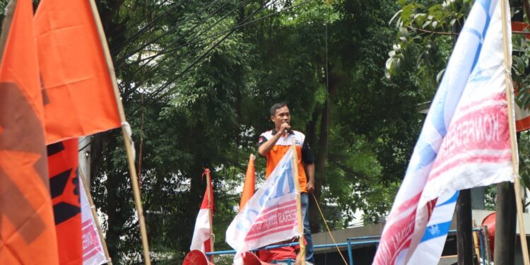 Ratusan Massa Buruh KSBSI Melakukan Aksi Unjuk Rasa di PN Jakarta Pusat, soal Ini