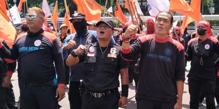 Jelang Akhir Ramadan, KSPI-Partai Buruh Aksi di Depan Gedung DPR RI