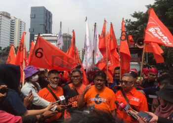 Aksi Partai Buruh Kawal Sidang MK Hari Ini