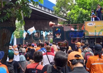 Aksi FSPMI di Kantor Pusat PLN Diikuti Ratusan Orang dari Berbagai Daerah