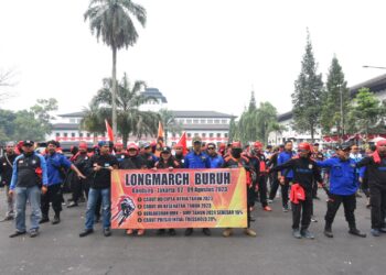 Longmarch Jalan Kaki Bandung-Jakarta Partai Buruh Dilepas Said Iqbal