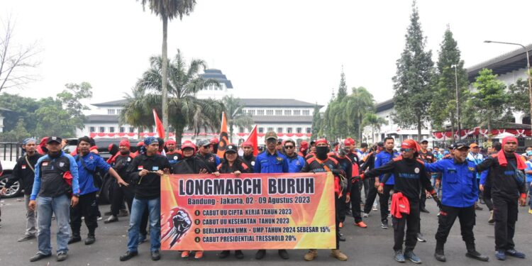 Longmarch Jalan Kaki Bandung-Jakarta Partai Buruh Dilepas Said Iqbal