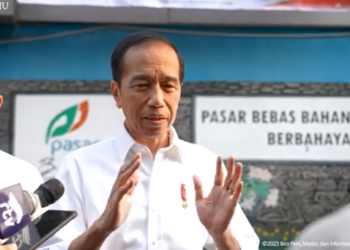 Jokowi di Pasar Jatinegara Cek Harga Beras, Juga Harga Bawang