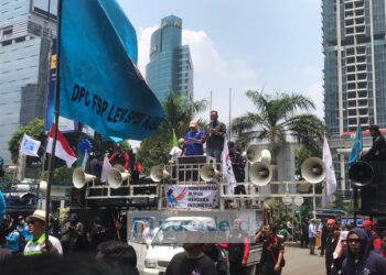 Aksi AASB di Kemnaker Menuntut Kenaikan Upah Tahun 2024