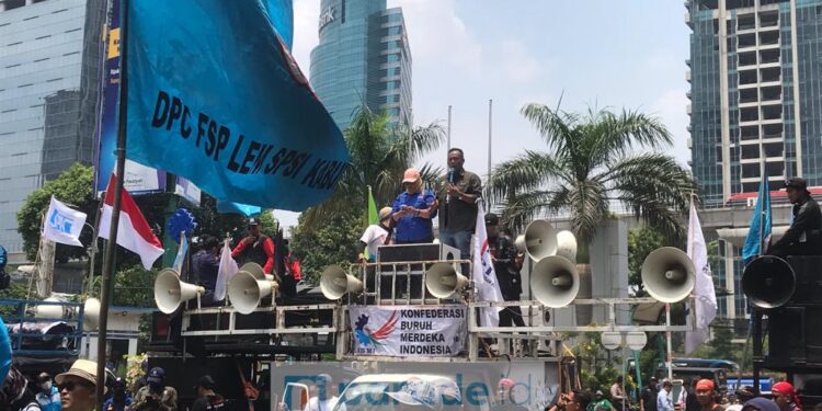 Aksi AASB di Kemnaker Menuntut Kenaikan Upah Tahun 2024