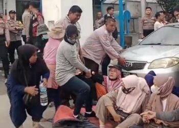 Buruh Wanita FKUI Ditarik Oknum Kuasa Hukum Perusahaan saat Aksi Unjuk Rasa