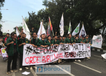 Ribuan Mahasiswa BEM SI Unjuk Rasa Sembilan Tahun Pemerintahan Jokowi