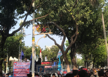 Aksi Unjuk Rasa Buruh di Balai Kota Jakarta Sore Ini Tuntut Kenaikan UMP