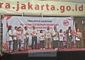 Foto: pembacaan deklarasi dukung Ganjar-Mahfud di Pilpres 2023 oleh Ketum Solidaritas Buruh Indonesia for Ganjar-Mahfud, Elly Rosita Silaban, di GOR Otista, Jakarta Timur, Ahad (26/11/2023)