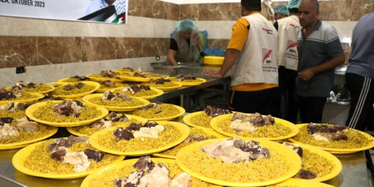 Haikal Hassan Inisiasi Bantuan Makanan Siap Santap untuk Warga Gaza Palestina