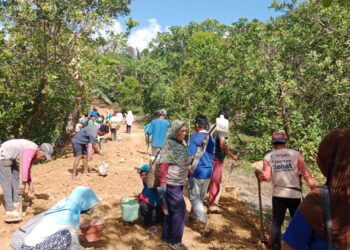 Pembukaan Jalan Usaha Tani di Desa Wawobeau
