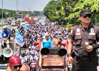 Aksi Buruh Jabar bikin Lumpuh Jalan Utama Bandung, Imbas SK UMK 2024