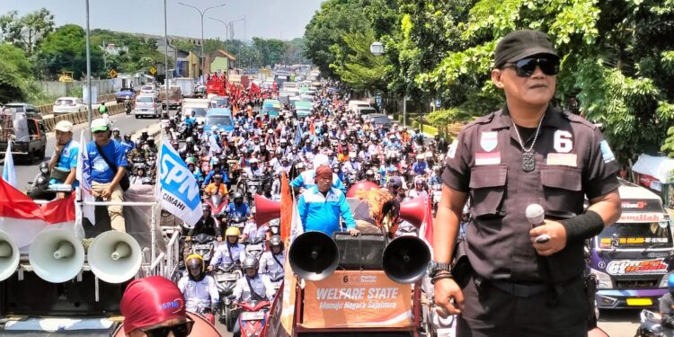 Aksi Buruh Jabar bikin Lumpuh Jalan Utama Bandung, Imbas SK UMK 2024