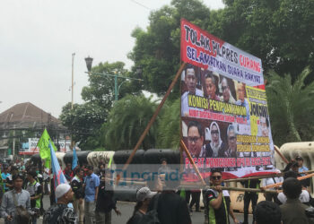 Poros Buruh untuk Perubahan Aksi di KPU Tolak Pilpres Curang