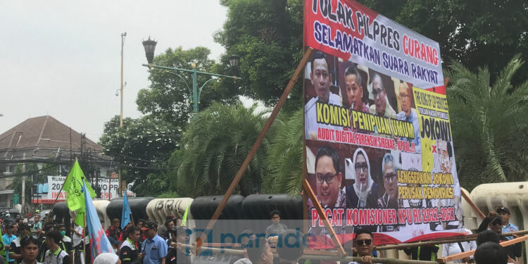 Poros Buruh untuk Perubahan Aksi di KPU Tolak Pilpres Curang