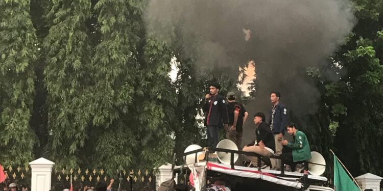 Aksi Unjuk Rasa Mahasisawa Makzulkan Jokowi