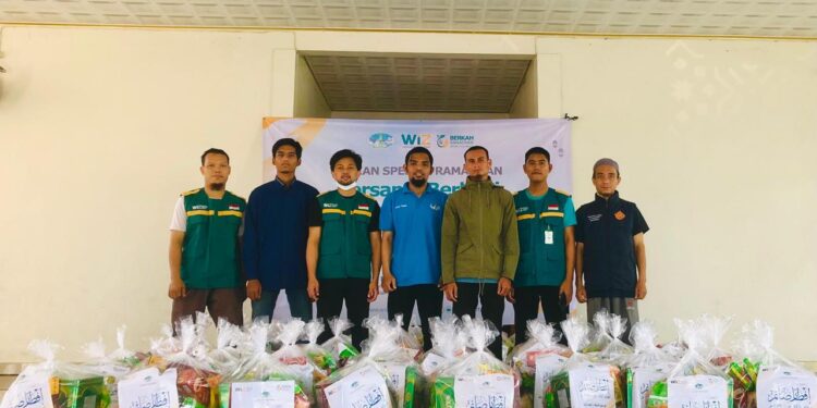 Wahdah Tebar Paket Sembako