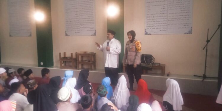 Yayasan Haikal Hasan Berikan 400 Paket Sembako kepada Masyarakat, Dihadiri Wakapolda Metro Jaya dan Kapolsek