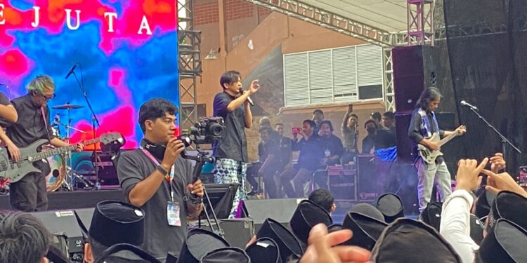 Kemenag Gelar PeaceSantren di PP Sunan Pandanaran, Band GIGI Pukau Ribuan Santri