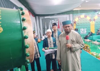 KH Fadzlan Garamatan Buka Khatamul Quran Ponpes Nuu Waar AFKN, Targetkan 6000 Kali Khatam