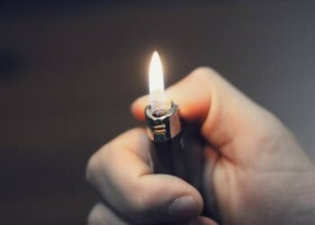 Polwan Bakar Suami Hanya karena Gaji ke-13 Berkurang di ATM?