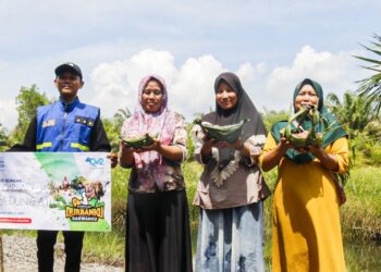 Warga Bandar Aji Jaya Dapat Bantuan Kurban di Tengah Gagal Panen