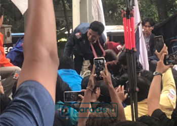 BEM SI Robohkan Beton Penghalang yang Disusun Polisi di Tempat Aksi