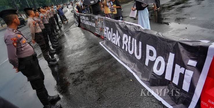 Koalisi Masyarakat Sipil untuk Reformasi Kepolisian Menyoal Suspres RUU Polri