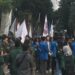 Aksi Aliansi Ibu Pertiwi Memanggil di Gerbang Pancasila DPR RI