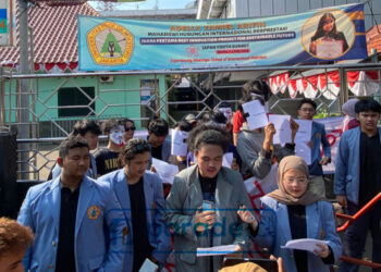 Mahasiswa Moestopo Berunjuk Rasa di Depan Kampus, Tuntut Tuntas Dugaan Penyelewangan Dana