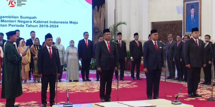 Jokowi Lantik Tiga Menteri dan Wakil Menteri di Istana Negara