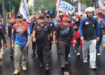 Aksi KSPI-Partai Buruh di Gedung Sate, Gedung Pakuan, dan Kantor Disnakertrans