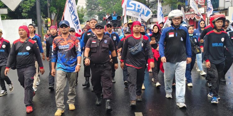 Aksi KSPI-Partai Buruh di Gedung Sate, Gedung Pakuan, dan Kantor Disnakertrans