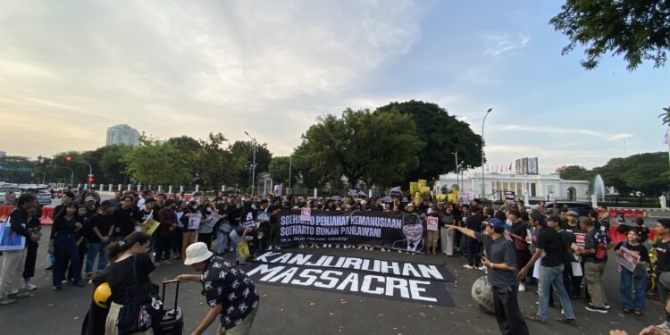 Aksi Kamisan ke-834 Tolak Pemberian Gelar Pahlawan Nasional untuk Soeharto