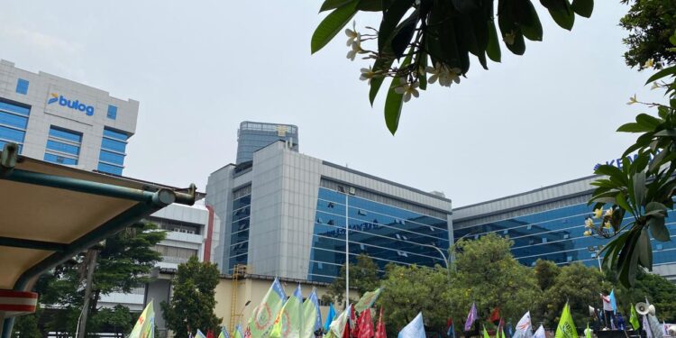 Ribuan Buruh Tolak PP 51/2023 Dijadikan Dasar Penetapan Kenaikan Upah 2025