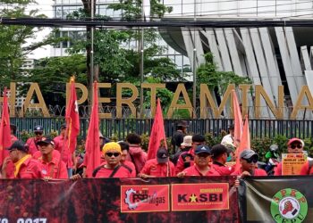 Aksi FSB Migas-KASBI di Grha Pertamina Tuntut Pembayaran Upah 226 Karyawan