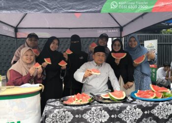 Zakat in Gaza Bagikan Satu Ton Semangka Sambut Gencatan Senjata