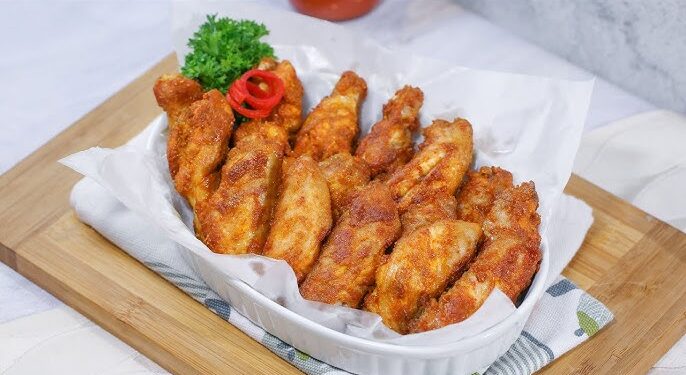 Menyajikan Menu Sayap Ayam untuk Makan Bersama Keluarga
