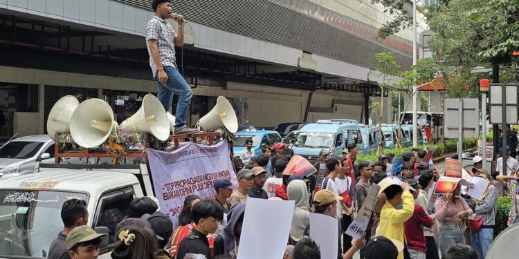 Waspada Agen Asing Berkedok LSM Tolak RUU TNI tapi Dukung LGBT