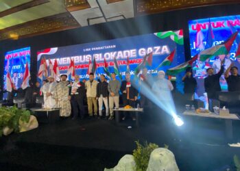Foto:  Ustaz Bachtiar Nasir (UBN) dengan sejumlah tokoh, aktivis, dll dalam acara "Konvoi Damai Menembus Blokade Gaza" di Balai Kartini, Sabtu (28/6/2025)