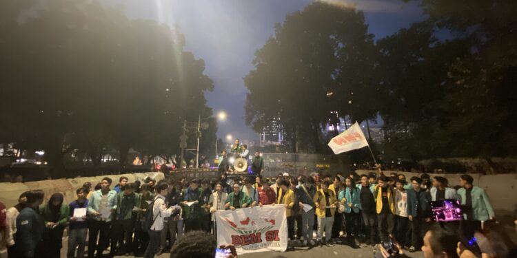 Mahasiswa Memperingati Satu Tahun Kepemimpinan Prabowo Subianto dengan Belasan Tuntutan