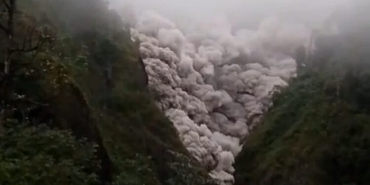 Peningkatan Aktivitas Gunung Semeru Jadi Level Siaga, Masyarakat Diminta Waspada